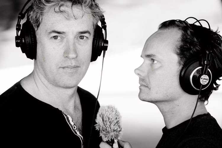 Hvor kan man høre kvinden med den tunge kuffert?