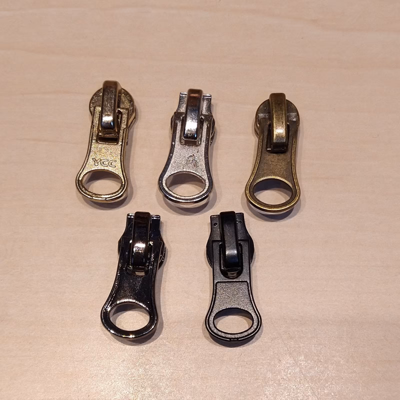 Hvem kan sy en lynlås i?